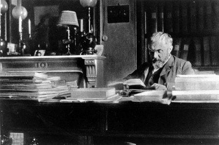 Henri Poincaré, who died 100 years ago. His work on the three-body problem could have settled author Philip Davis’s dilemma with his minor thesis topic. But it wasn’t to be.
