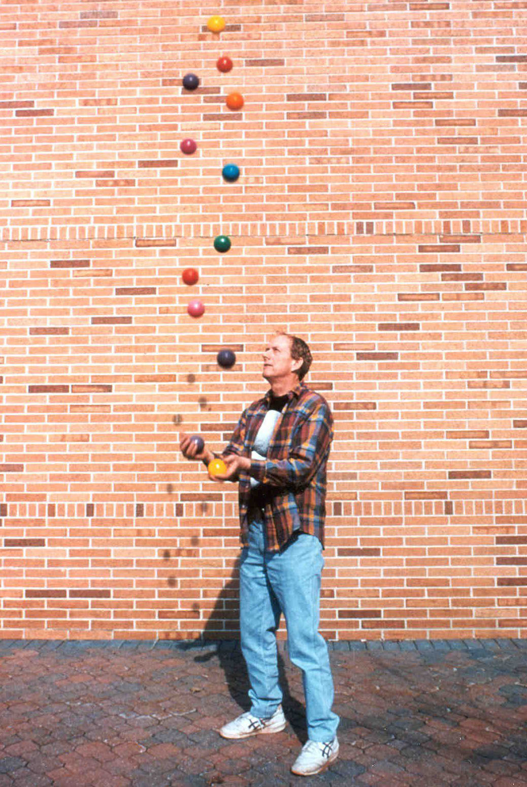 Ron excelled at juggling and gymnastics, and often juggled while presenting lectures to capture the audience’s attention. Photo courtesy of Ché Graham.