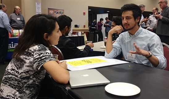 Jesus Ramos (Mountain View College) hones a story about his research with the assistance of science journalist Flora Lichtman.